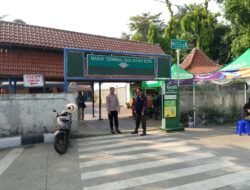Polisi Hadir di Terminal Kampung Rambutan, Jaga Keamanan dan Waspada Kejahatan di Tengah Aktivitas Penumpang