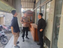Bhabinkamtibmas Door to Door di Ceger, Layanan Polisi 110 Dikenalkan untuk Perkuat Rasa Aman Warga