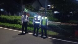 Patroli Dialogis Dini Hari, Polsek Pulogadung Ajak Warga Manfaatkan Layanan Polisi 110 untuk Jaga Keamanan