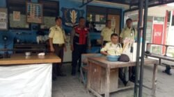 Siang Hari Polisi Sambangi Warga, Ajak Aktif Jaga Kamtibmas dan Gunakan Layanan 110