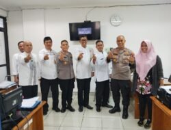 Kapolsek Kramatjati Perkuat Sinergitas Empat Pilar Lewat Silaturahmi di Kelurahan Batu Ampar