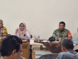 Bhabinkamtibmas Kayu Putih Gelar Cooling System dan Sosialisasi Layanan Polisi 110 di RW 007