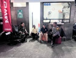 Bhabinkamtibmas Cibubur Ajak Warga Aktifkan Siskamling dan Waspada Curanmor Lewat Ngopi Kamtibmas