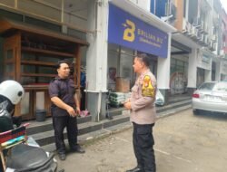 Bhabinkamtibmas Kelurahan Ceger Perkuat Kedekatan dengan Warga, Sosialisasikan Layanan Darurat Polisi 110