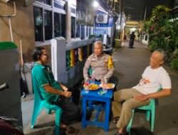 Polisi Hadir di Tengah Warga Kayu Putih, Bhabinkamtibmas Sosialisasikan Cooling System dan Layanan Darurat 110