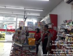 Patroli Humanis Polsek Cipayung Hadirkan Rasa Aman, Warga Diimbau Manfaatkan Layanan Polisi 110
