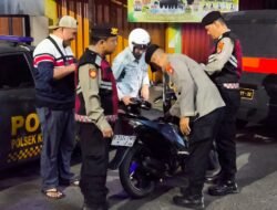 Patroli Cipta Kondisi Polsek Kramat Jati Persempit Ruang Gerak Pelaku Kejahatan, Warga Diberikan Rasa Aman pada Jam Rawan