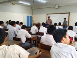 Polisi Hadir di Sekolah, Bhabinkamtibmas Cakung Bekali Pelajar Kesadaran Hukum dan Bahaya Tawuran