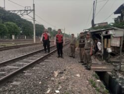Respon Cepat Cegah Tawuran, Personel Samapta Polsek Pulogadung Siaga di Perbatasan Cipinang Jagal dan Jatinegara Kaum