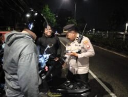 Jaga Jakarta di Kebon Singkong, Polisi Siaga Sepanjang Malam Ciptakan Rasa Aman bagi Warga dan Pengguna Jalan