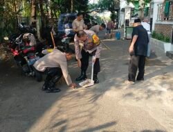Bhakti Religi Hari Bhayangkara ke-80: Polsek Cakung Hadir Menjaga Kebersihan Rumah Ibadah, Menguatkan Kedekatan dengan Masyarakat
