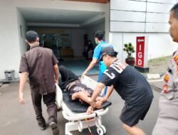 Respons Cepat Layanan Polisi 110, Polsek Cipayung Evakuasi Pria yang Mengalami Gangguan Kesadaran ke Rumah Sakit