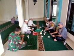 Sholat Jumat Keliling, Bhabinkamtibmas Kelurahan Dukuh Pererat Silaturahmi dan Ajak Jamaah Jaga Kamtibmas