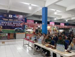 Nobar Piala Dunia 2026 Bersama Warga, Kapolsek Ciracas Perkuat Kedekatan Polri dan Masyarakat di Kampung Rambutan