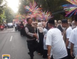 Polsek Cipayung Amankan Pawai Ta’aruf MTQ Kecamatan Cipayung, Ribuan Peserta Ikuti Kegiatan dengan Tertib