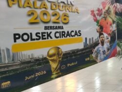 Bhabinkamtibmas Kelurahan Cibubur Monitoring Nobar Piala Dunia 2026, Sampaikan Pesan Kamtibmas kepada Warga