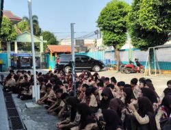 Bhabinkamtibmas Lubang Buaya Tanamkan Disiplin dan Karakter Positif kepada Siswa SDN 11 dalam Kegiatan MPLS
