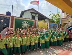 Police Go To School di MI Al Wathoniyah Al Hamidiyah, Polsek Duren Sawit Tanamkan Disiplin dan Cegah Bullying Sejak Dini