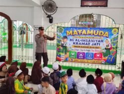 Police Go To School, Polsek Kramat Jati Bekali Siswa Baru MI Alihsaniyah Cegah Bullying, Tawuran, dan Kenakalan Remaja