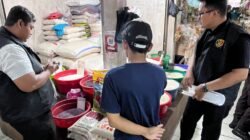 Satgas Pangan Polres Metro Jakarta Timur Cek Harga dan Mutu Beras di Pasar Pondok Bambu