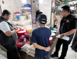 Satgas Pangan Polres Metro Jakarta Timur Cek Harga dan Mutu Beras di Pasar Pondok Bambu