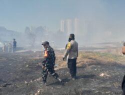 Kodim 0502/JU Kerahkan Personel dan Water Tank Bantu Padamkan Kebakaran Lahan Alang-Alang di Belakang ITC Mangga Dua